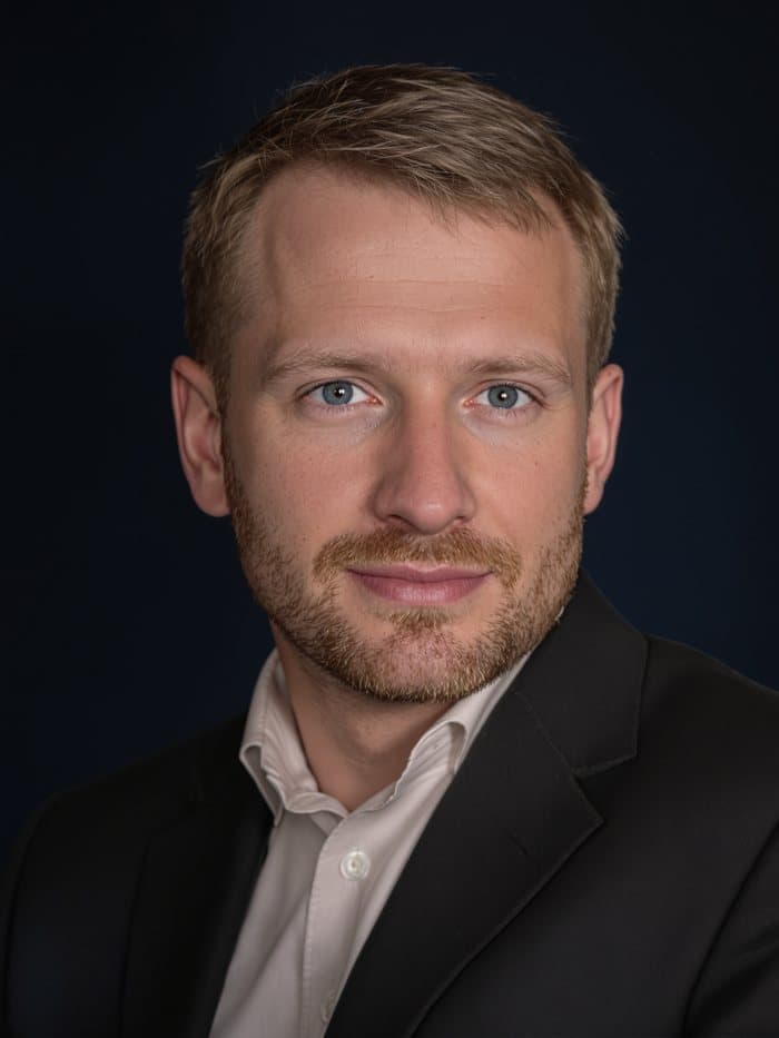 Przykładowy portret AI w stylu Doradca finansowy