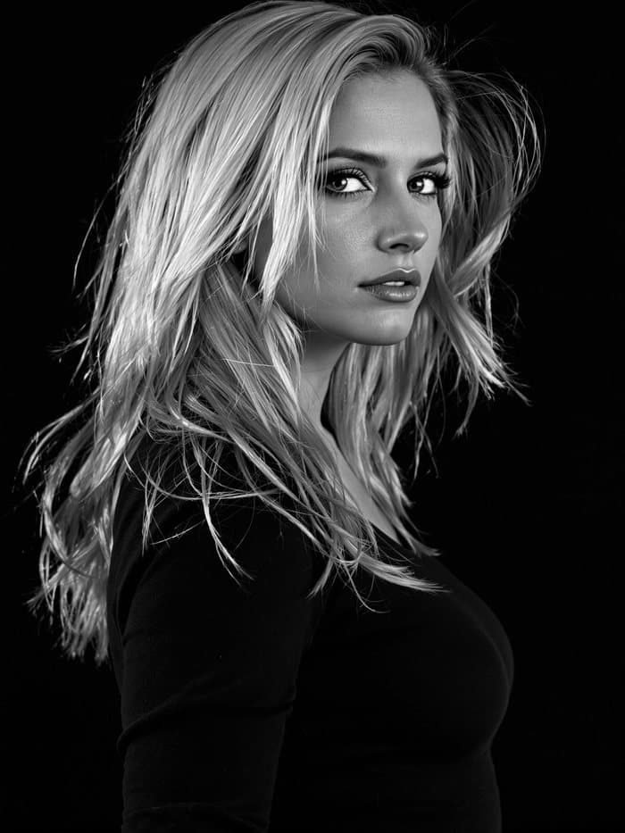 Przykładowy portret AI w stylu Studio B&W